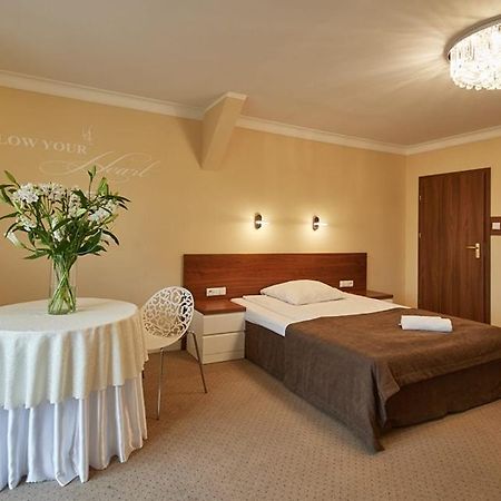Hotel Melodia *** Buk  Extérieur photo