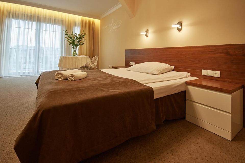 Hotel Melodia *** Buk  Extérieur photo