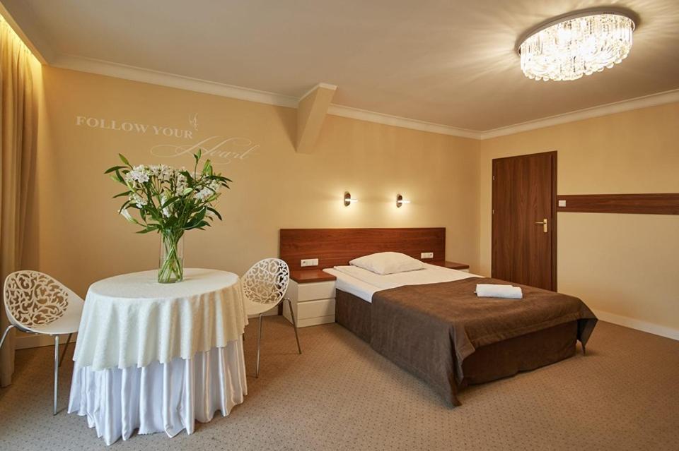 Hotel Melodia *** Buk  Extérieur photo
